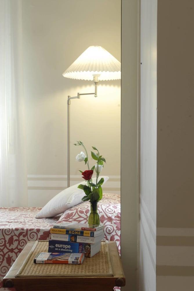 Hotel Lancelot Roma Esterno foto