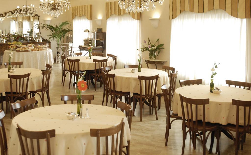 Hotel Lancelot Roma Esterno foto